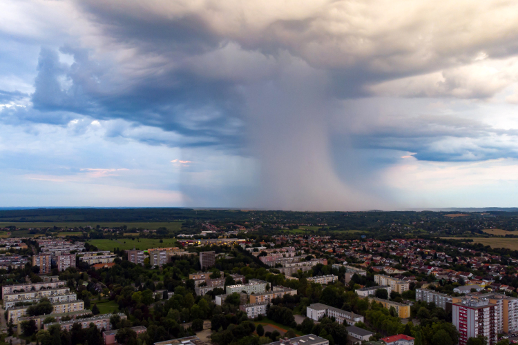 Főként a fővárosban és Pest megyében okozott károkat a vihar