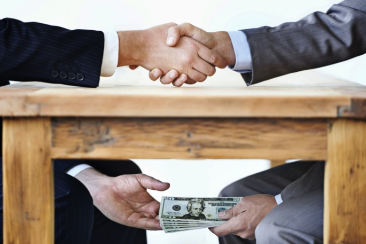 Nem javult a korrupciós helyzet tavaly az országok többségében