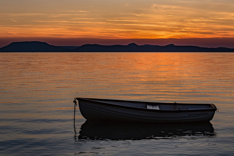 Harmadfokú vízkár-elhárítási készültséget rendeltek el a Balaton több településén