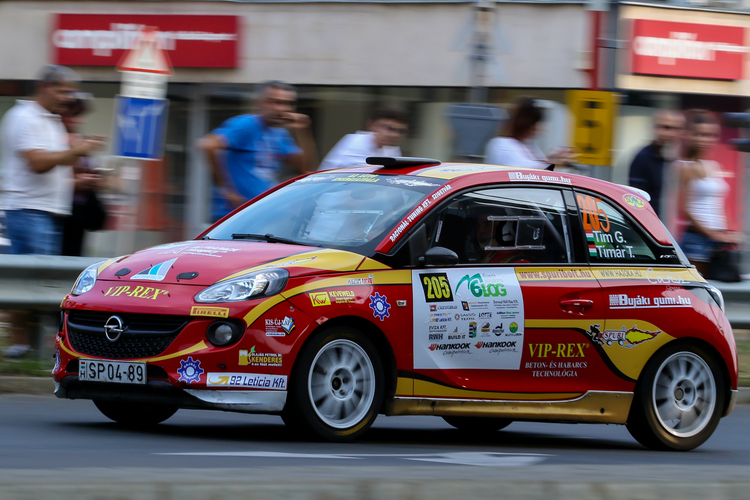 Ígéretes kezdés után, lengőkar-törés! 